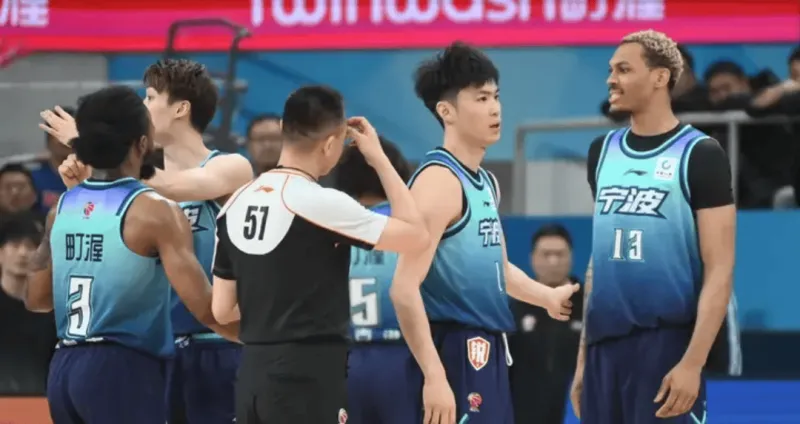 媒体人：场均4.9分，贝兹利的重要性完全不能和辛普森相比
